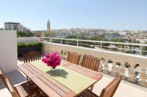 Penthouse with Picturesque Garden and Bayviews